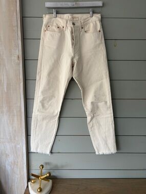 Levi’s Wedgie Straight Jeans – Cream / Off-White (Size 27)